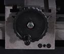 Proma SM-250E 
 Точное позиционирование 
Поперечный суппорт с регулируемыми направляющими позволяет максимально точно выставить заготовку для обработки на токарном станке Proma SM-250E 
