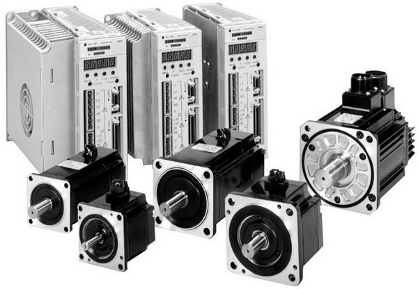 IRONMAC D-  Серводвигатель  Серводвигатели по оси Y - YASKAWA (Япония) 1,3 кВтСерводвигатели по оси Х - YASKAWA (Япония) 0,85 кВтСерводвигатель по оси Z - YASKAWA (Япония) 0,4 кВт